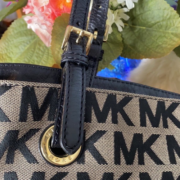 Micheal Kors Tan /Black Signature Fabric Logo Shoulder Bag - Picture 8 of 8